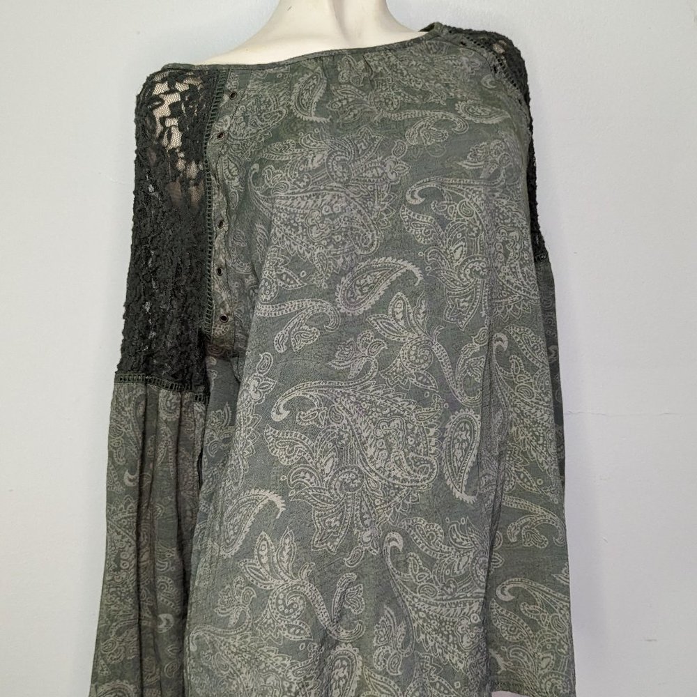 Green Paisley Blouse L Lace and Eyelet Sleeve Detail GUC Christopher & Banks
